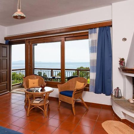Seaside House With View Over Pagasitikos أفيسوس المظهر الخارجي الصورة