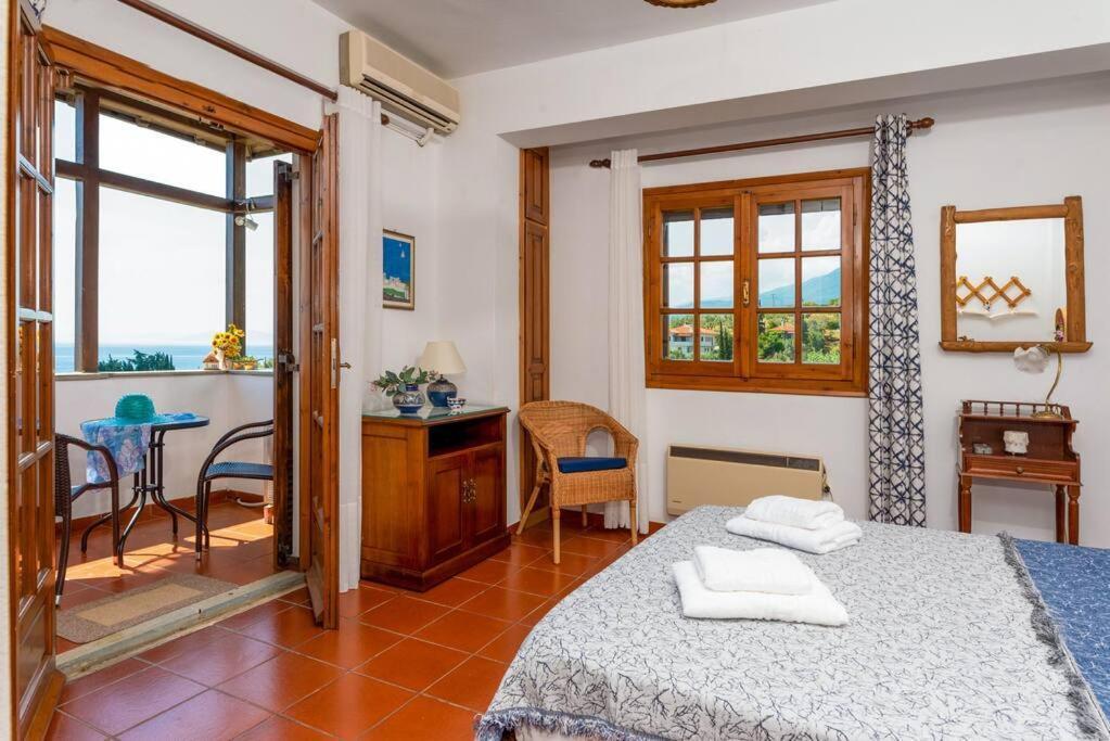 Seaside House With View Over Pagasitikos أفيسوس المظهر الخارجي الصورة