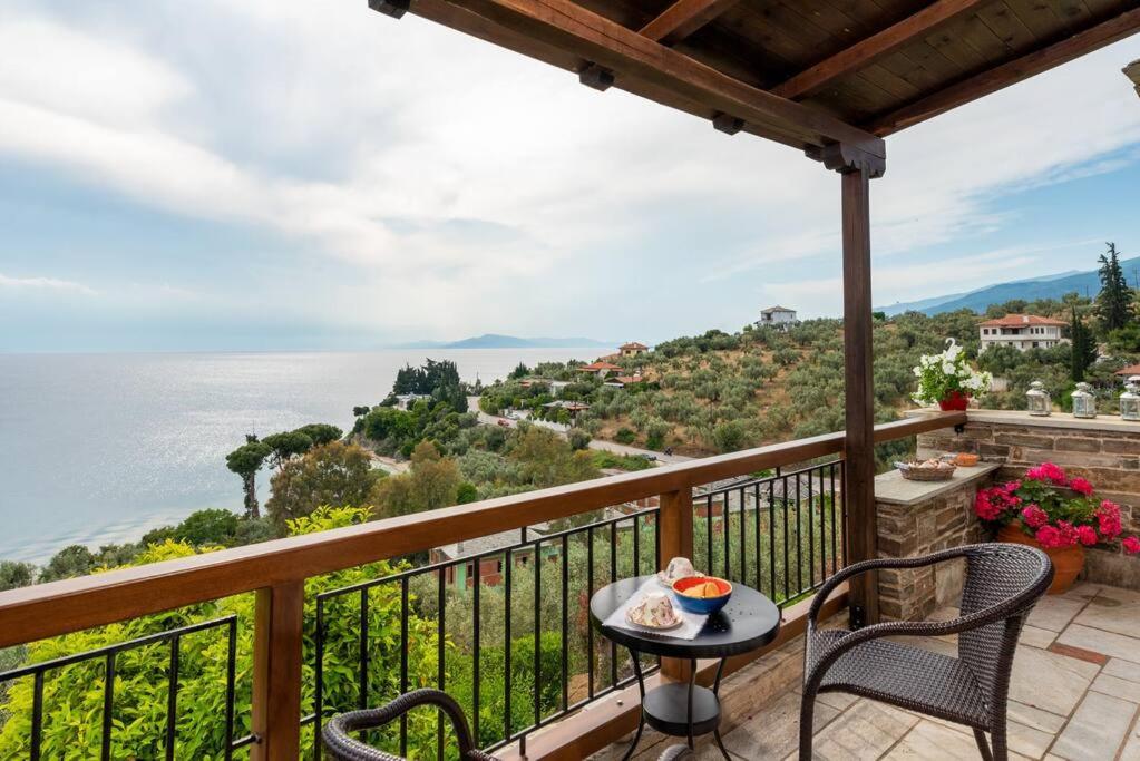 Seaside House With View Over Pagasitikos أفيسوس المظهر الخارجي الصورة