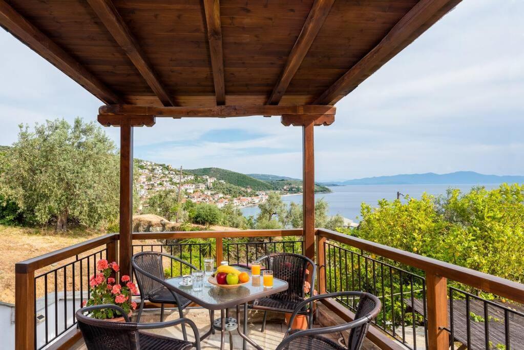 Seaside House With View Over Pagasitikos أفيسوس المظهر الخارجي الصورة