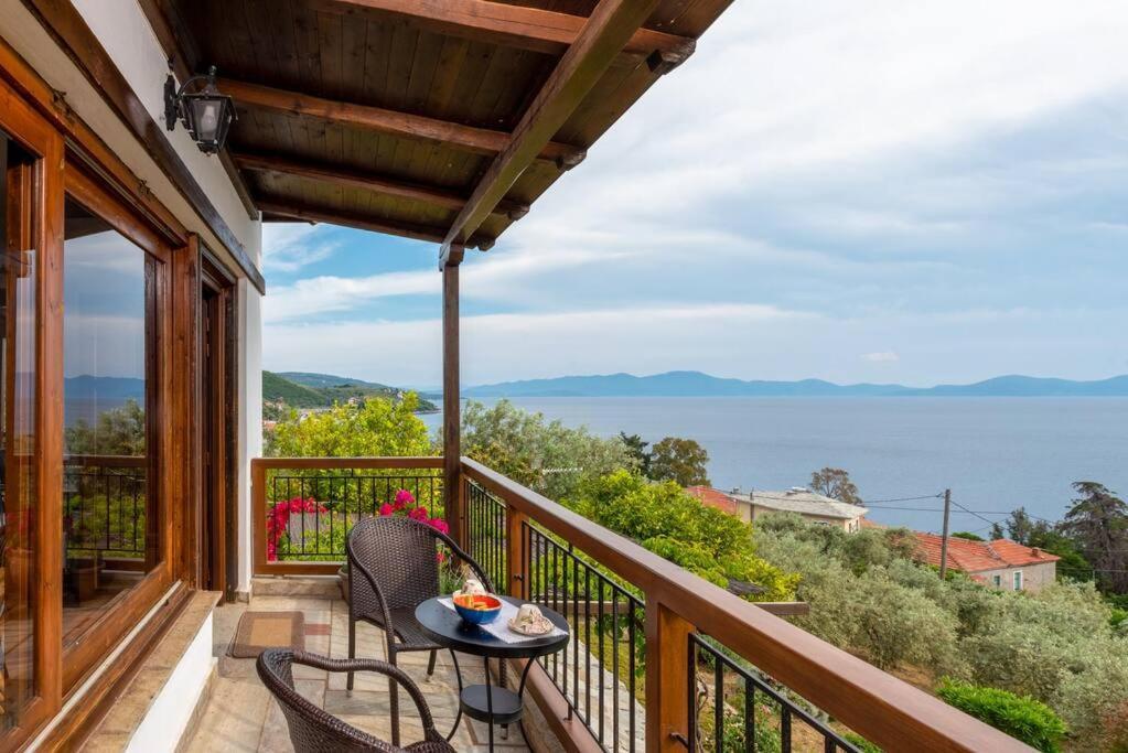Seaside House With View Over Pagasitikos أفيسوس المظهر الخارجي الصورة