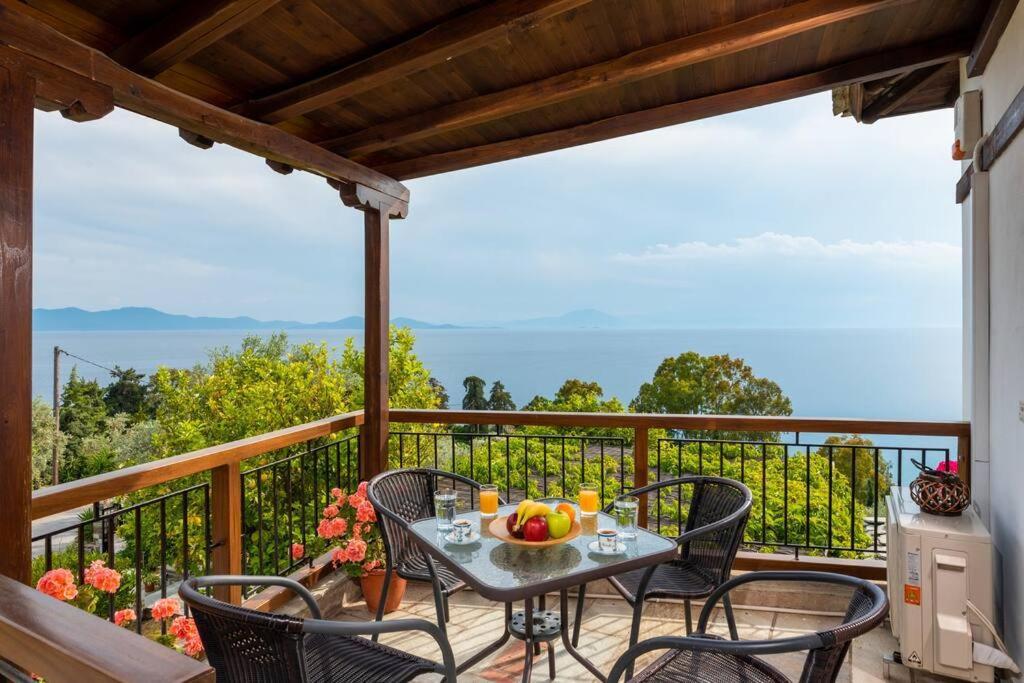 Seaside House With View Over Pagasitikos أفيسوس المظهر الخارجي الصورة